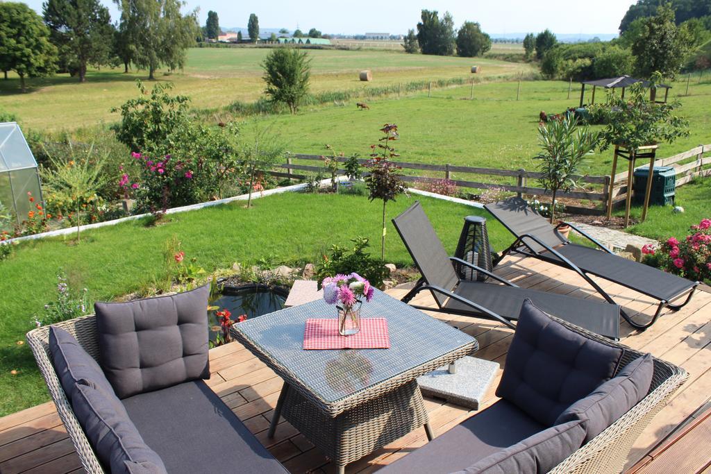 Ferienhof Graefe - 3-Seiten Hof Mit Grossem Garten, Pool & Sauna Meißen 外观 照片